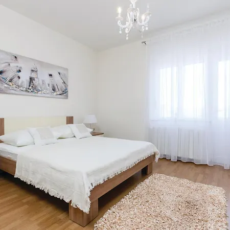 Two-bedroom In 아파트