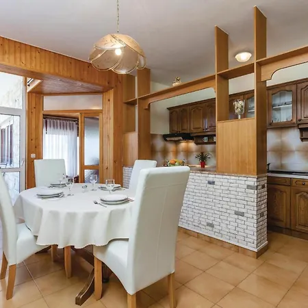 Two-bedroom In Duce *