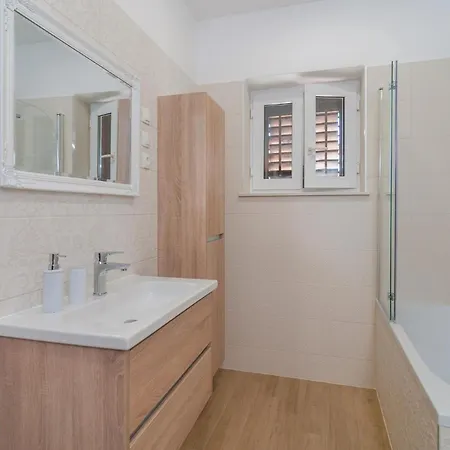 Two-bedroom In Duce * Duće