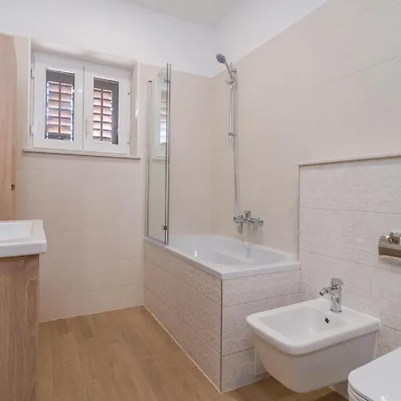 Two-bedroom In 아파트 Duće